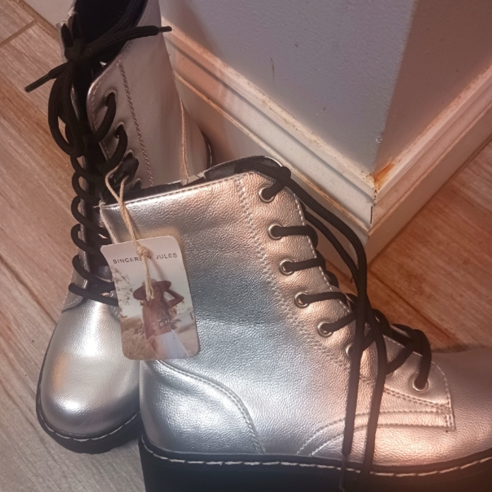 SINCERELY JULES Metallic Silver Combat Boots Size 7.5